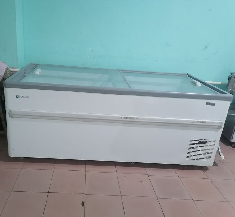 Витринный морозильник bonvini 2100