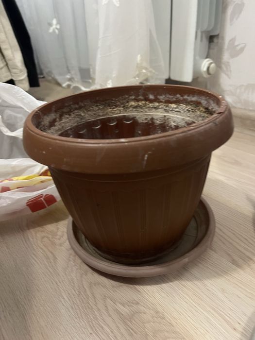 Продам Горшки для домашних цветов.