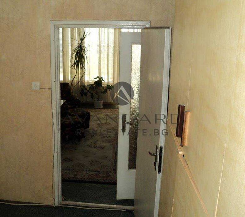 Продава се Тристаен апартамент в Пловдив, Изгрев - 84 кв.м за 785 €/кв.м - Снимка #3