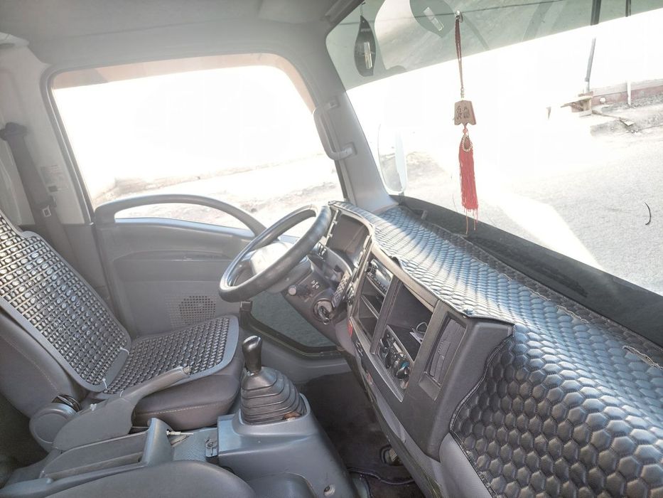 Isuzu srochna sotiladi.