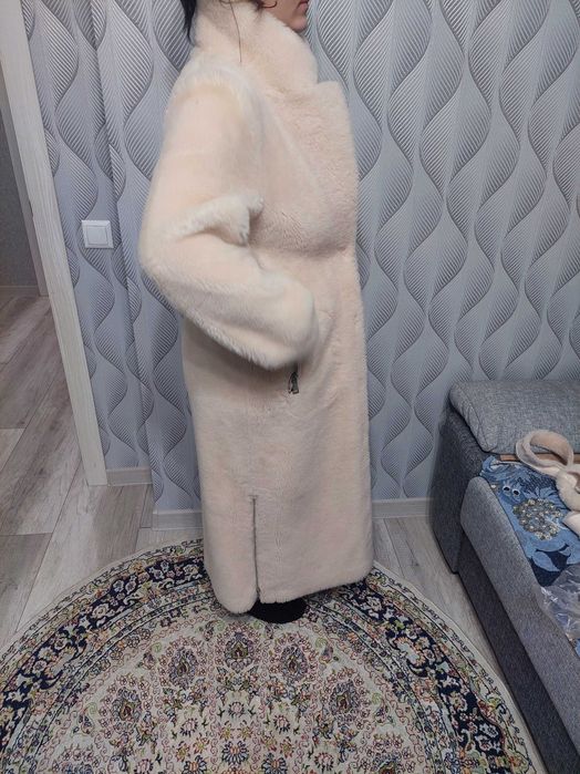 Продам женскую шубу