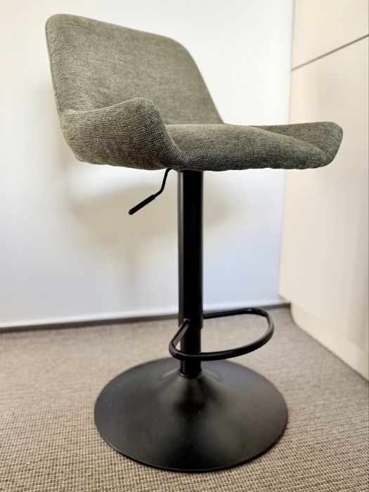 Бар стол с регулируема височина – чисто нов (Moemax)