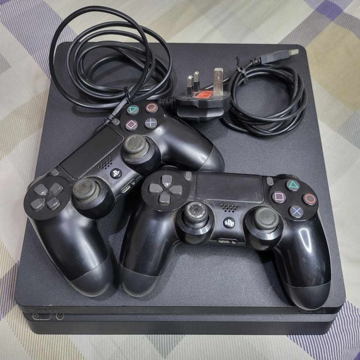 PS 4 slim sotiladi srochna