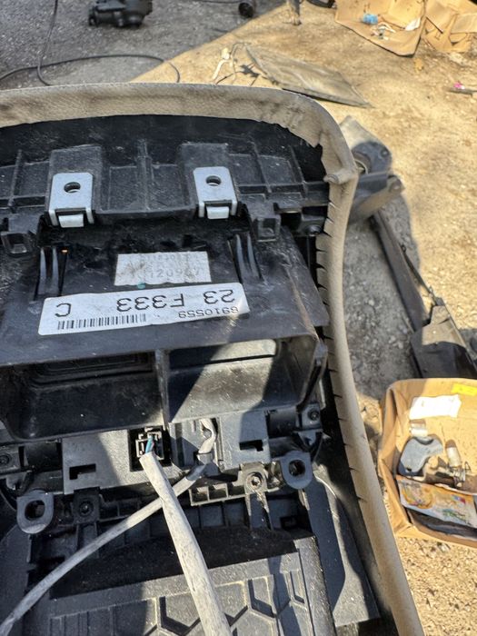 MERCEDES C219 CLS барче ключалки стоп предно стъкло