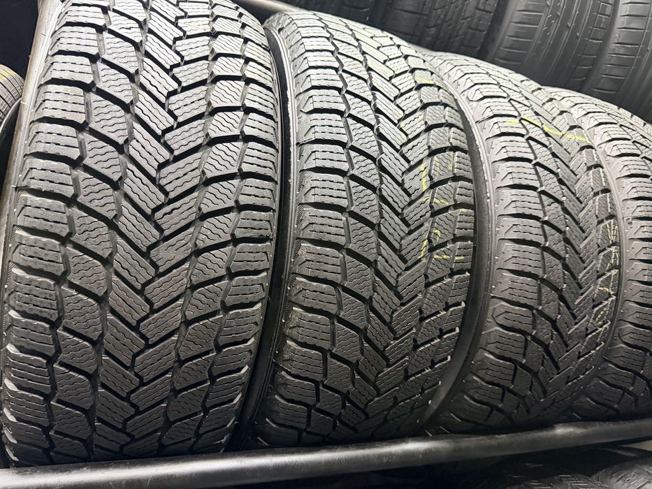 MICHELIN orginal 235/65/17 made in CANADA