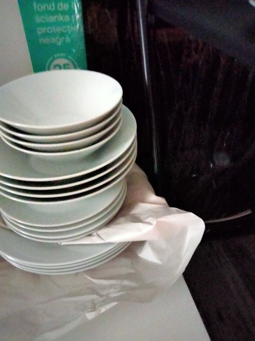 Set farfurii,2uscatoare,tigaie grill totul nou 50 lei.