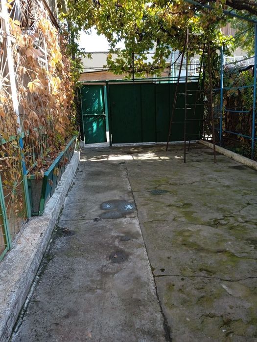 Продаётся участок земли 12 соток в Зангиотинском районе с двумя домами