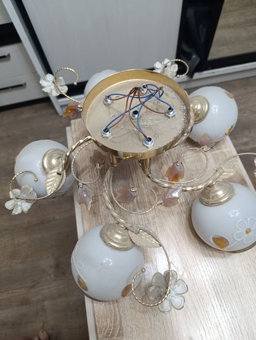 Продам люстру буу