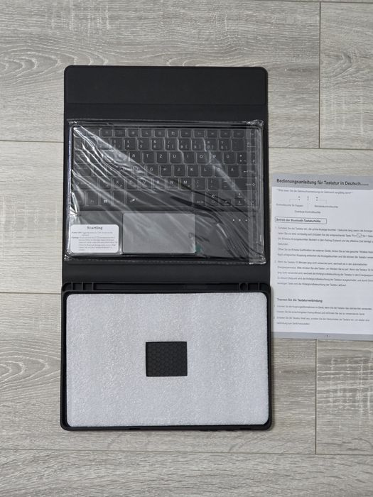 Husă cu tastatură Galaxy Tab A9+ – Retroiluminare 7 culori, Detașabilă