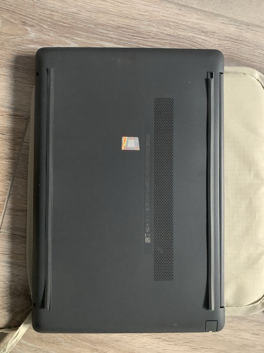 HP 255 G8 pentru piese – Carcasă impecabilă, 8GB RAM, Baterie originală