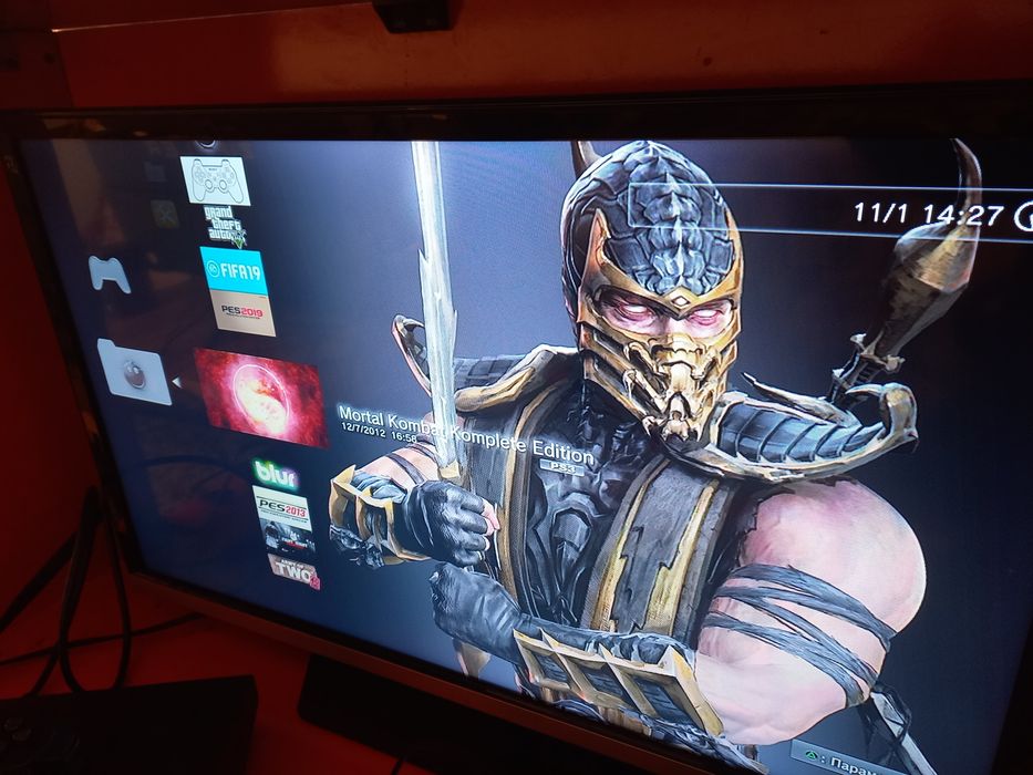 PS3 slim tiniq 320GB hotirasi o'yinlari bor 2 yangi djoystik bor