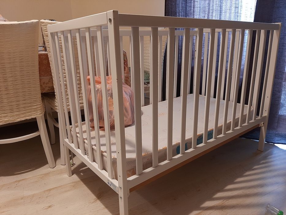 Бебешка кошара с матрак в отлично състояние