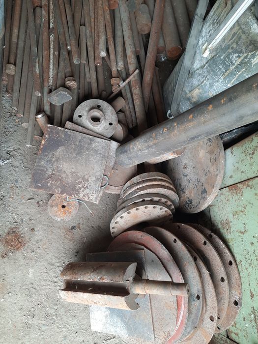 Продам металл кругляк флянцы