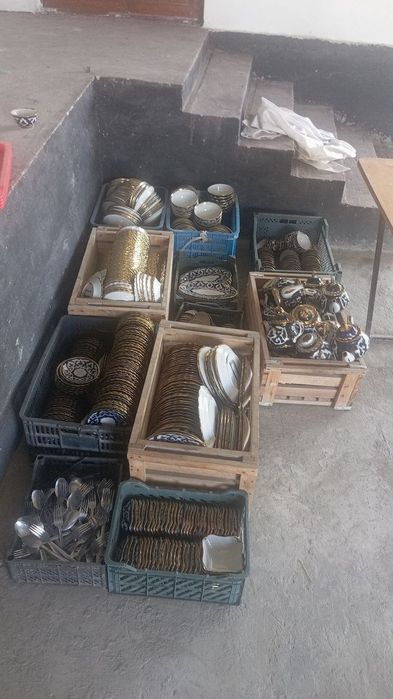 Narxi 32 ml 
10 kamp 100 ta 
1 ta stol atrofida 10 ta odam o'tiradi 
K