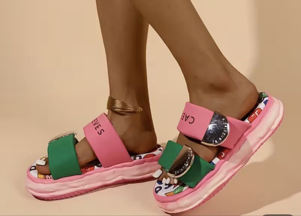 Дамски цветни сандали