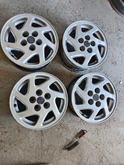 Продам оригинальные диски Ниссан R15 5/114.3