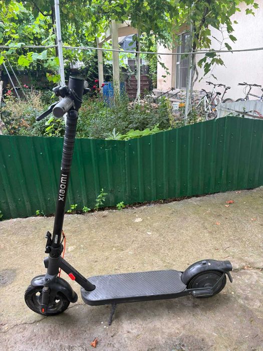 Vand trotineta electrica Xiaomi Electric Scooter Elite, putere motor 400 W, autonomie max. 45 Km, viteza maxima 25 Km/h, Greutate Max. 120Kg