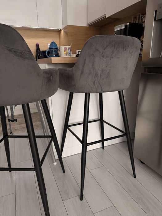 2 броя бар стола