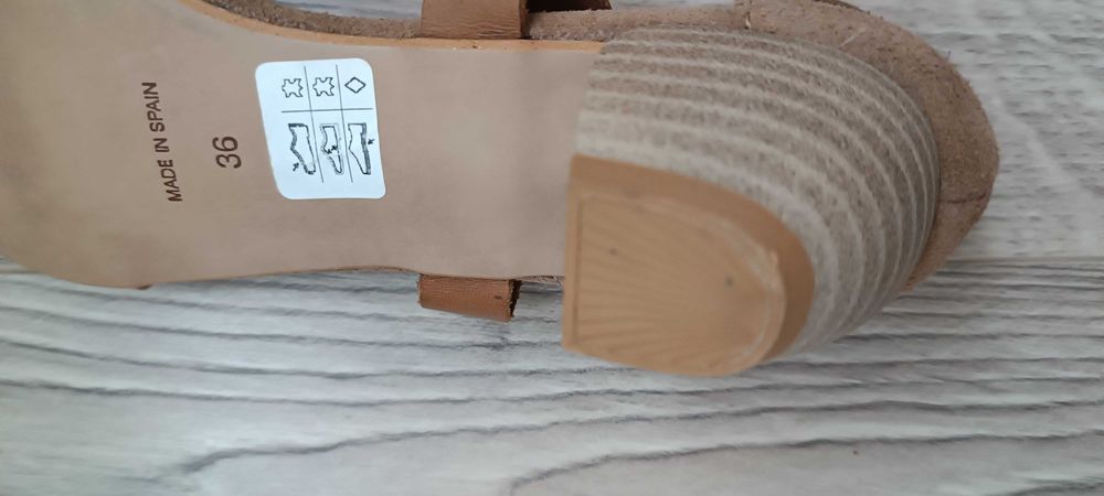 Бежови велурени сандали Eddie Bauers nr.36/37