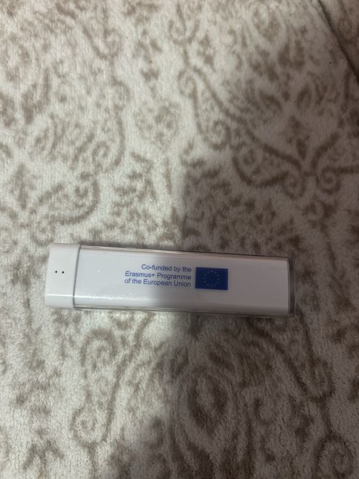 Vand 2 beterii externe la pachet!