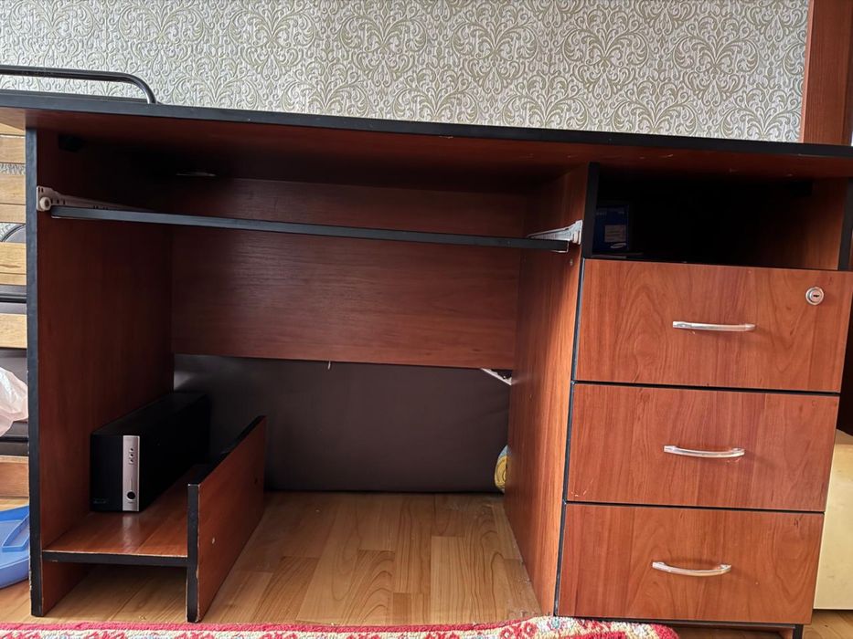 Компьютерный стол