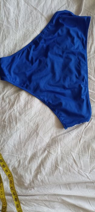 Продавам нов бански