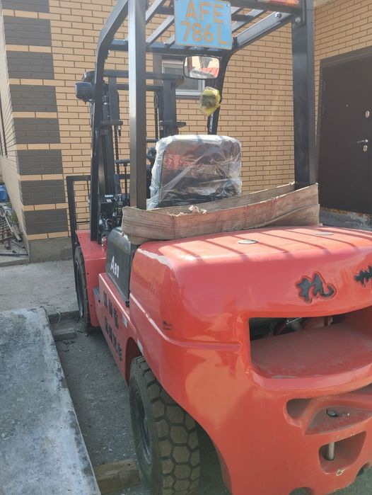 Вилочный погрузчик  2025 года.
