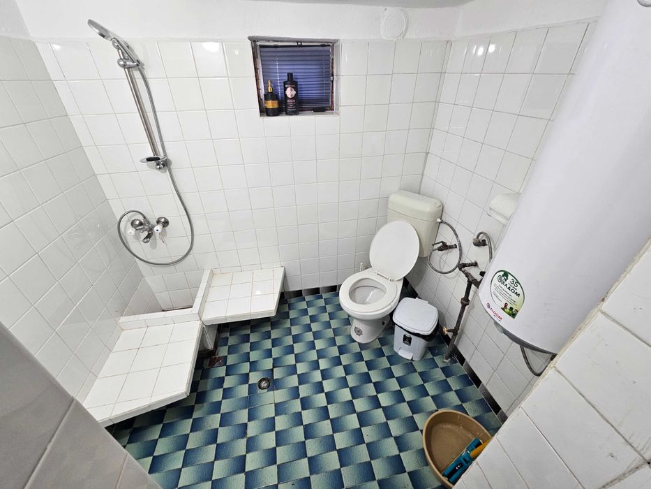 1840-Продава се едноетажна полумасивна къща с гараж в кв. "Оборище"!