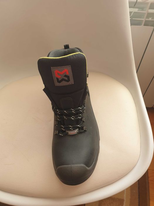 Здрави и гъвкави предпазни обувки