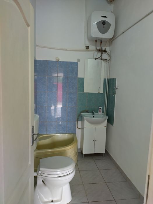 Birou ,Spațiu Depozit,container sau tir frigorific Parcare