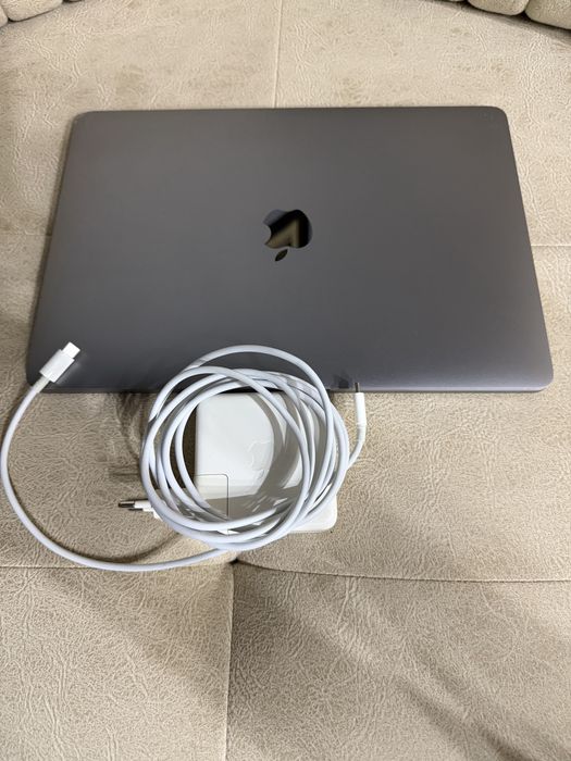 MakBook Pro intel Core i5