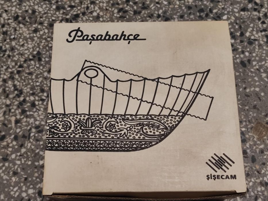 Стъклена кошница бонбониера