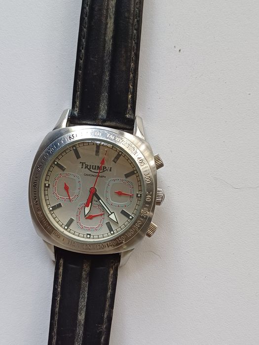 Vând ceas  TRIUMPH