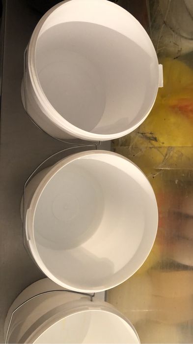 Продам пластиковые ведра 5 л