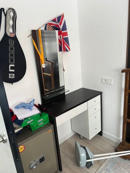 Трюмо с зеркалом