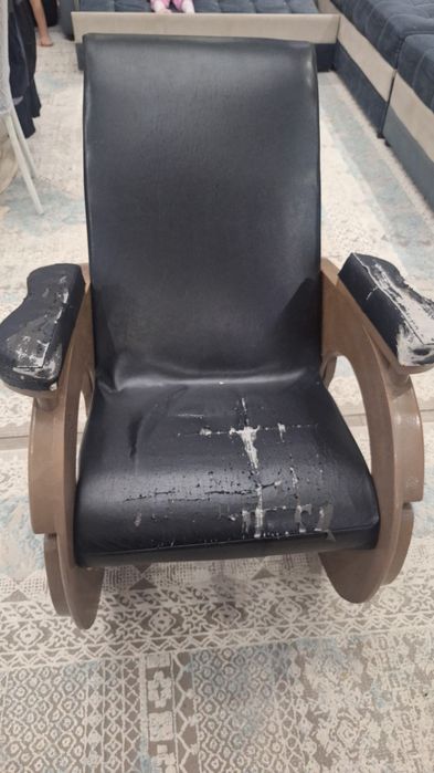 Кресло качалка удобный