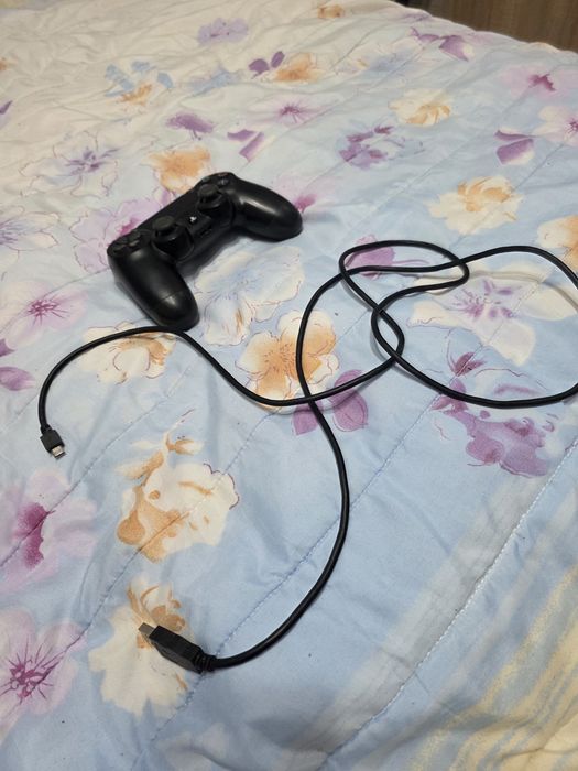 Продава се Playstation 4