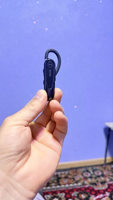 Saotiladi New Bee naushnik