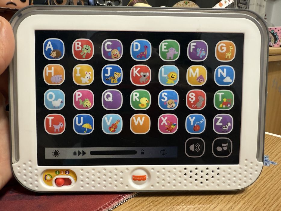 Tableta Educativa Fisher Price cu 3 niveluri de dezvoltare lb. Romana