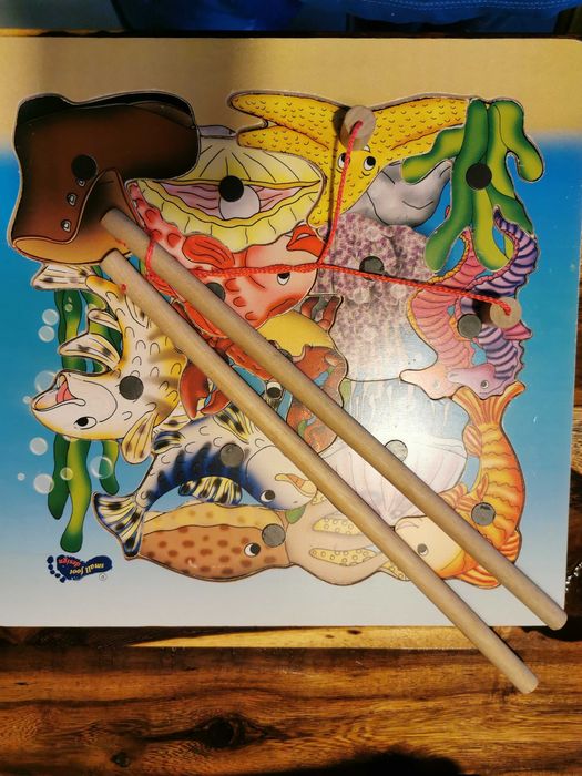 Дървени занимателни играчки.