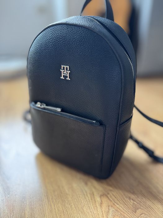 Tommy Hilfiger кожена раница