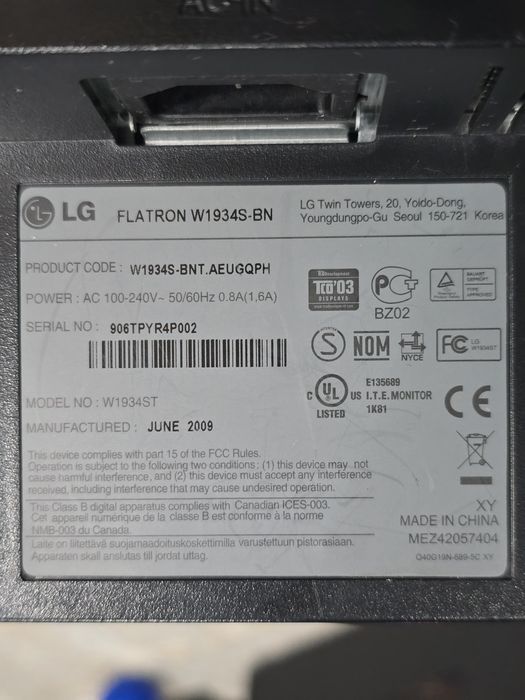 Монитор LG в хорошем состоянии