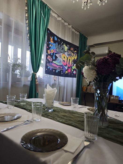 Плакат в стиле 90-х. Атрибутика 90-х