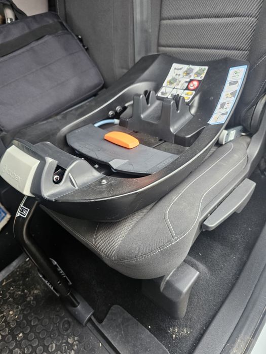 Scoica Cybex Aton 5 cu baza Isofix inclusa