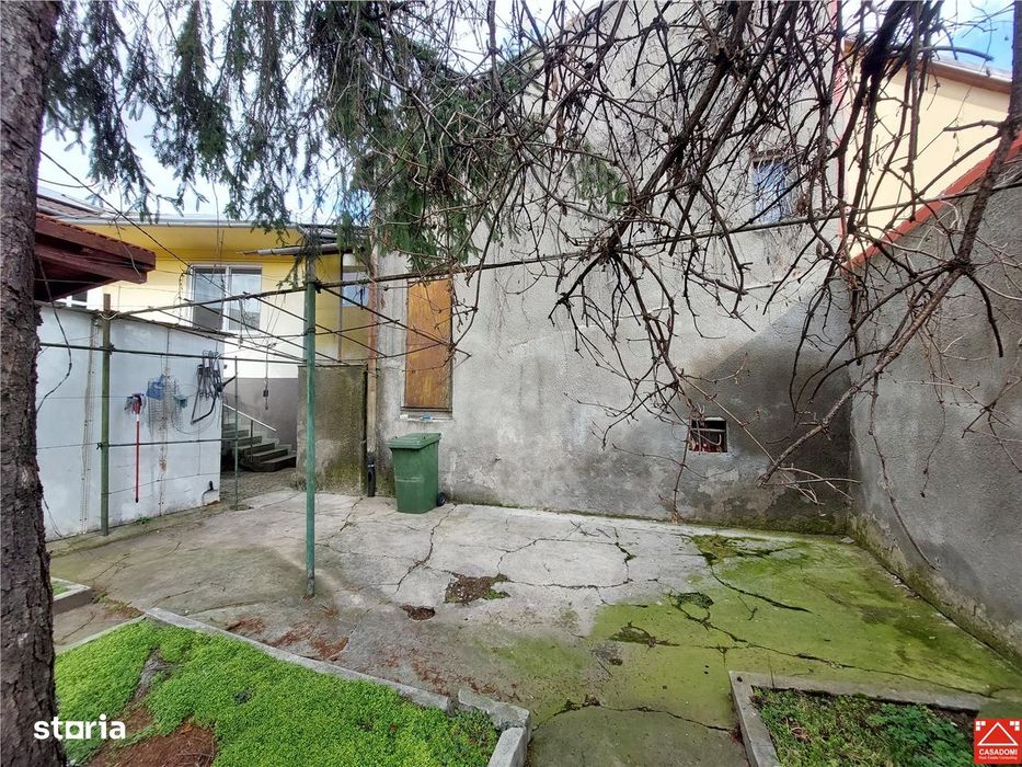 Casa cu spatiu comercial, zona Intim