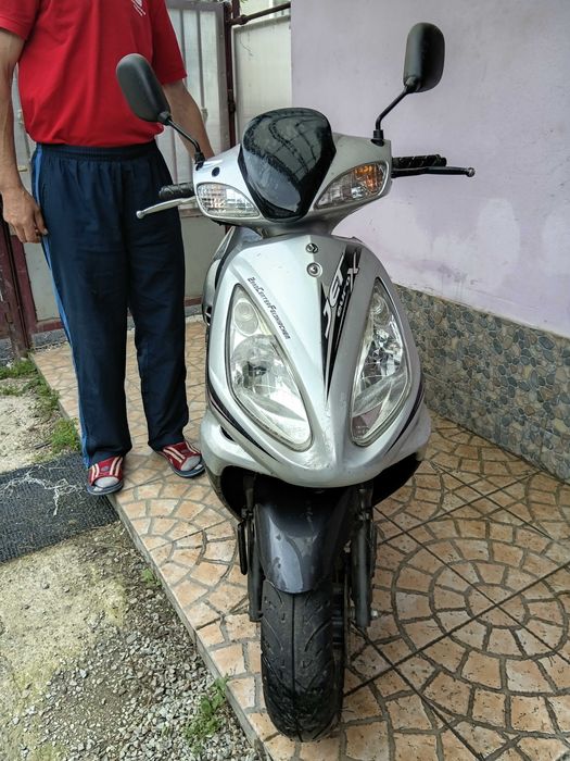 De vanzare scuter SYM 50