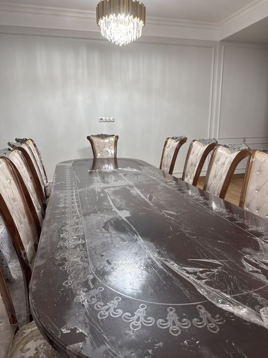 Стол и 10 стульев