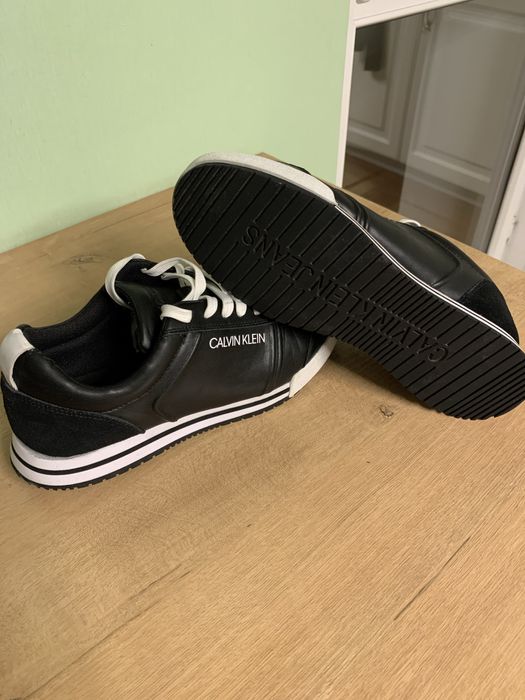 Продам оригинал Calvin Klein демисезонные