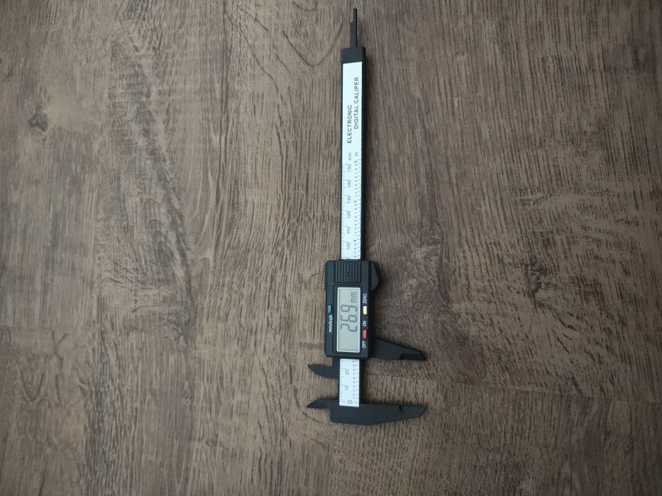 Șubler cu afișare digitală