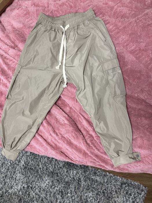 Vand pantaloni MADE BY SOCIETY